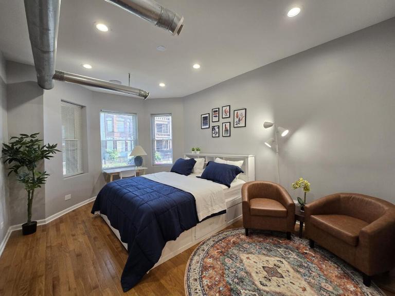 Luxe Loft vibe with King Suite - 4BR 3Ba - Ferienwohnung Chicago