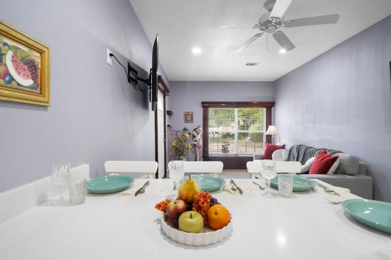 Energy Corridor 1BR Parking, Wi-Fi & Kitchen - Ferienwohnung Houston