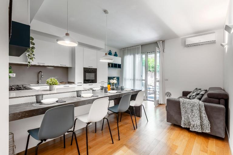 StayEasy Gargano - Stylish Apt with Private Yard - B&B Milano