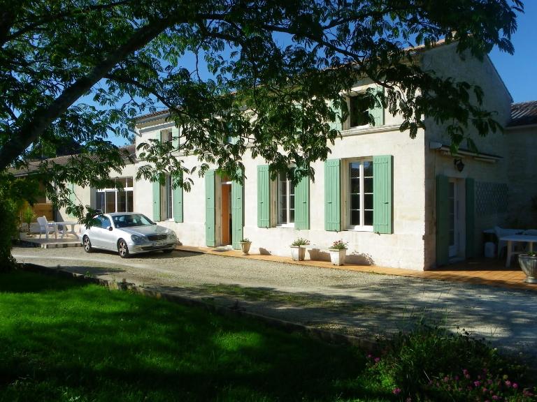 Gîte cosy, sur jardin, terrasse privée, parking au calme en rdc - Chambres d'hôtes Gémozac