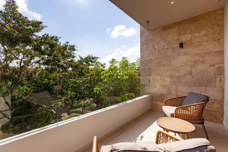 FamilyFriendly10min to BeachWIFI200MB6PoolsGym - Bed and Breakfast Playa del Carmen