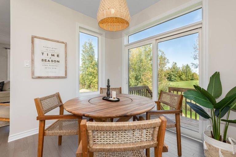 The Wabi Sabi 4-bedrooms designer home in golf community - B&B Kemptville