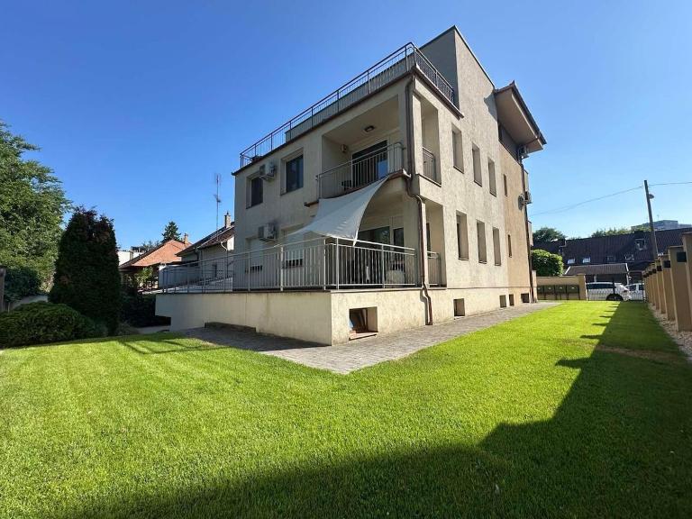 Laura Apartman - Ferienwohnung Debrecen