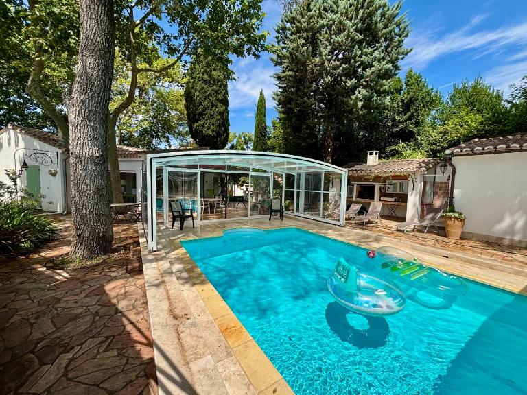 Villa de charme très grand confort à pied du centre historique d'Uzés - B&B Uzès