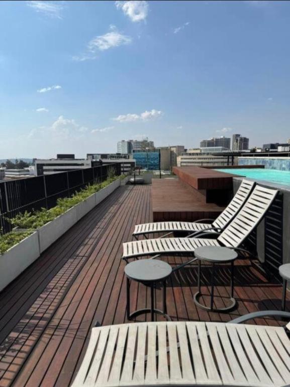 Sandton Central- Urban Luxury - Bed and Breakfast Johannesburg