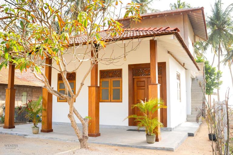 Palms and Paradise Lanka - Bed and Breakfast Marawila