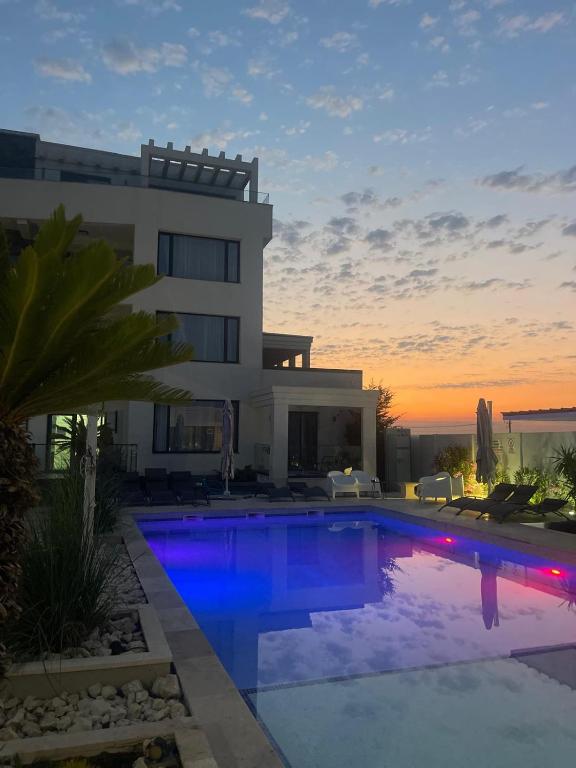 Suite Pool Golful Francez - B&B Schitu