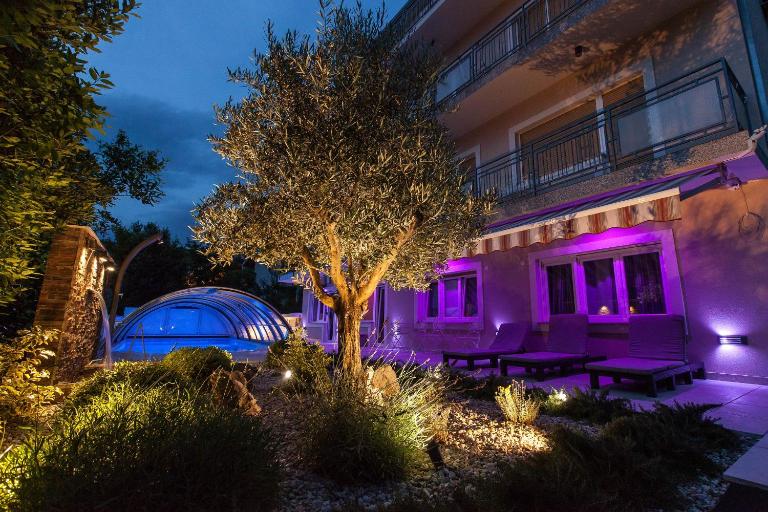 Anikol Apartments - B&B Selce