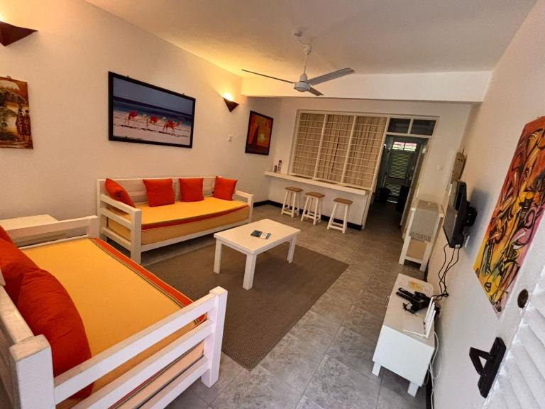 La Casa Di Nico Studio Orchid Hse 4 - Bed and Breakfast Mombassa