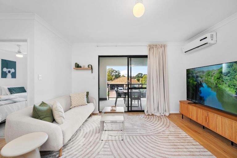 Stay In & Switch Off - A Sepal Stay - B&B Perth