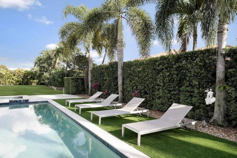 Luxury home w pool by Dream Vacation - Bed and Breakfast Miami