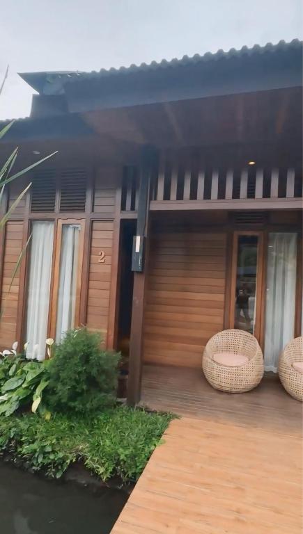 Eusabeia Villa And Hot Spring Water - B&B Tomohon