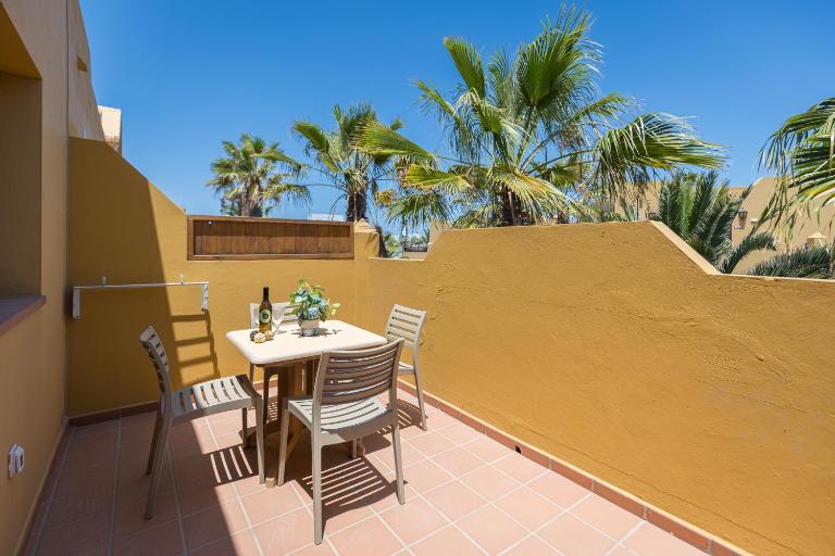 Home2Book Breezy Palm View Duplex with Pool - Ferienwohnung Corralejo