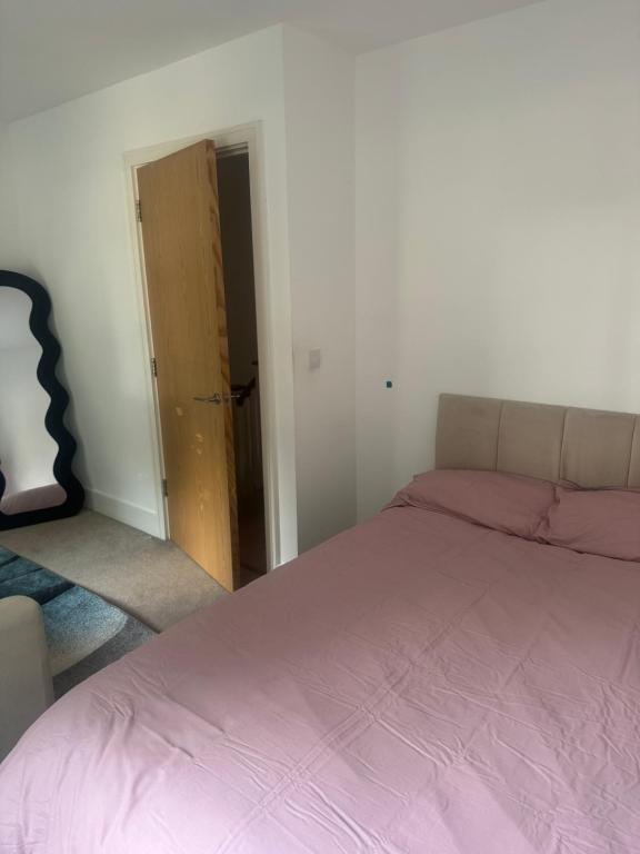 Bright and Spacious Double Room - B&B Longbridge