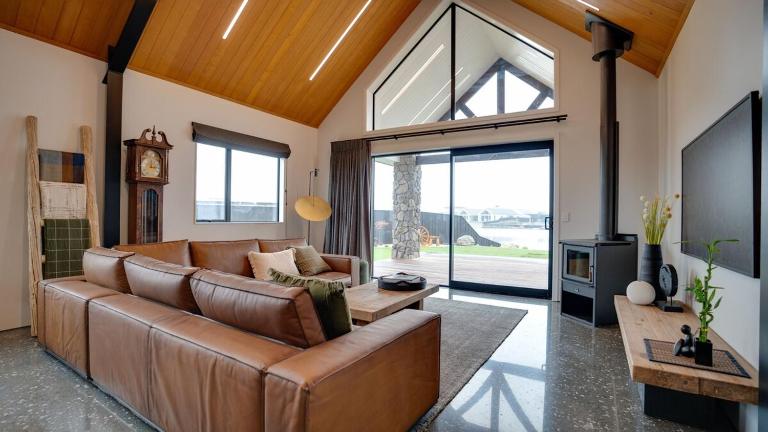 Lake Hood Escape & Private Jetty - B&B Ashburton