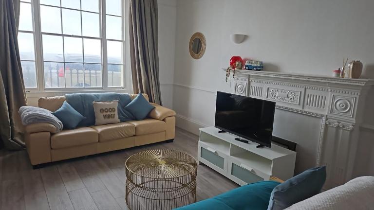 Two bedroom ground floor sea view apartment - Chambres d'hôtes Hastings