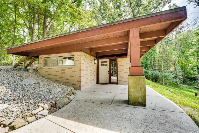 Fire Pits & Grill: Lakefront Jackson Home - Bed and Breakfast Jackson