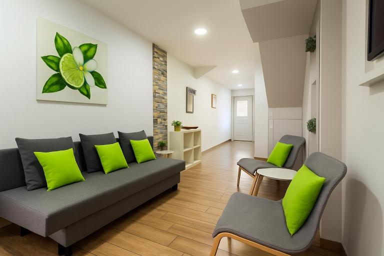 CitySea Fusion, Elegant Gem Minutes from the Beach - B&B Kalamata