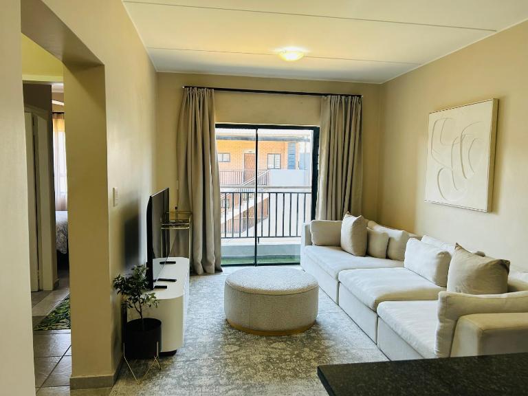 Stunning modern 2 bedroom apartment in Waterfall Ridge - Chambres d'hôtes Midrand
