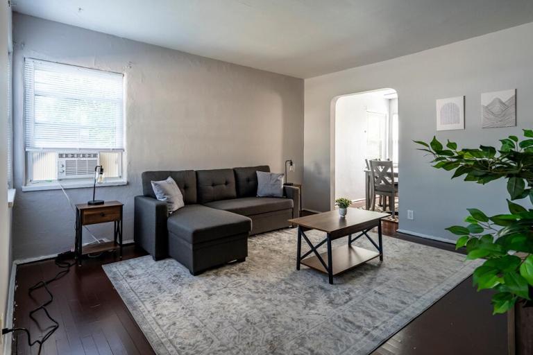 Relaxed 2BR Apt in Moraine with Office Space and Washer & Dryer - B&B Moraine