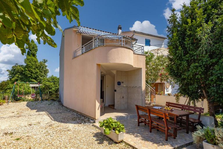 Peaceful Retreat Apartments with Terrace - Bed and Breakfast Kavran