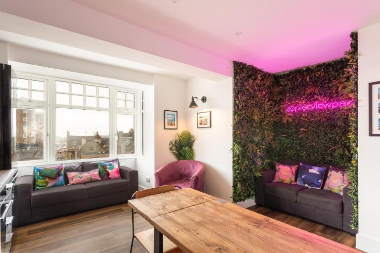 Pierview Pad Attic 10 Person Sunny Seaside Apartment - 2 Min Walk to Beach - B&B Brighton