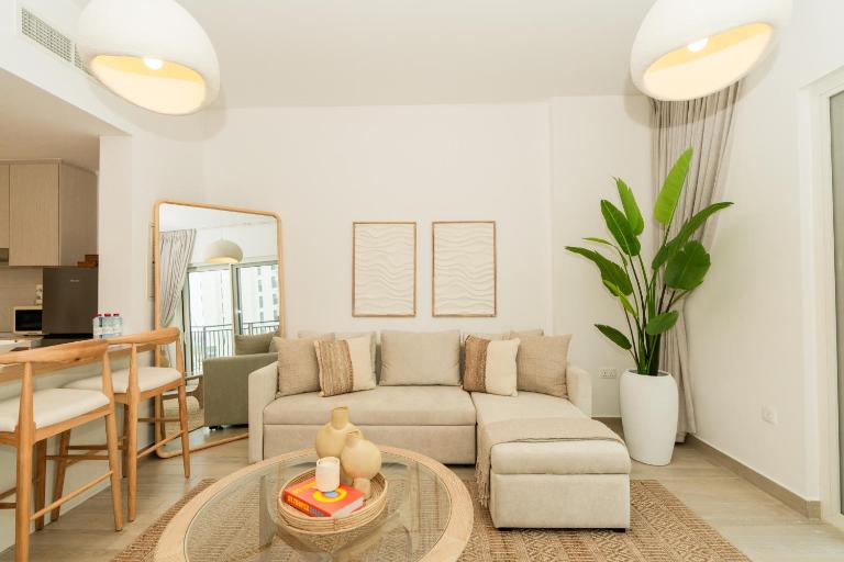One Bedroom Apartment on Yas Island Near Yas Mall & Theme Parks - Chambres d'hôtes Abou Dabi