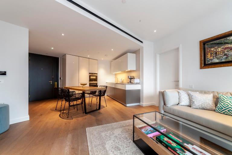 Wonderful 2BDR apt, BPS Shopping Mall - B&B London