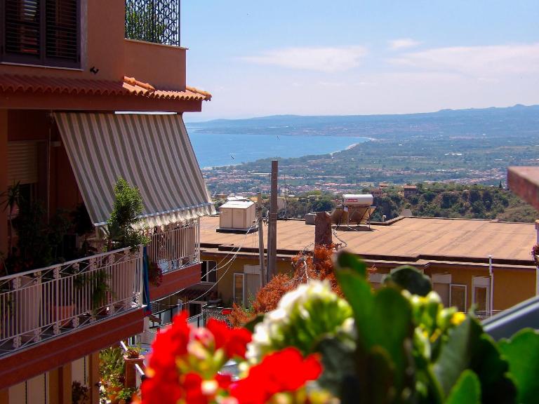San Nicolas House, Loft Luminoso a Taormina Centro, Porta Catania - Chambres d'hôtes Taormina