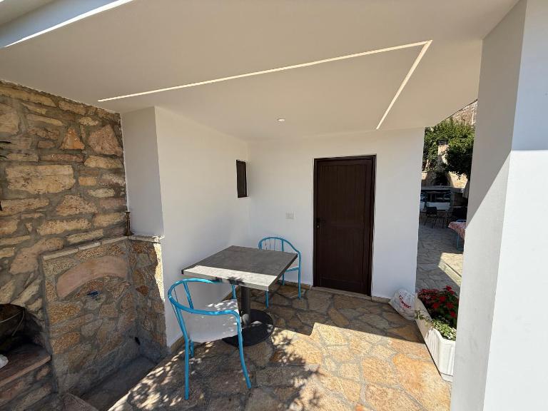 Lumière Bleu Apartment - Bed and Breakfast Sarandë