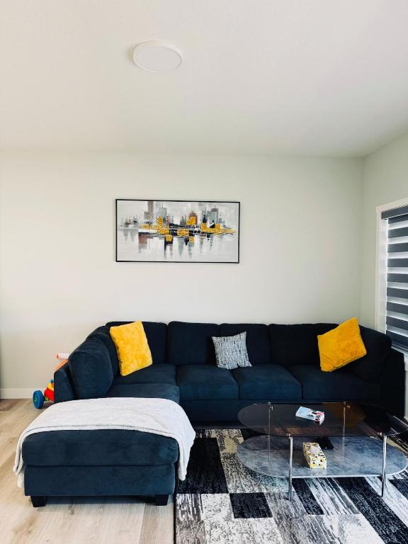 Cozy house with 4 Bedrooms 3 Full bath and 1 half bath - Chambres d'hôtes Calgary