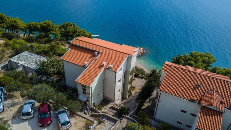 Solar apartments Nemira-Omiš - Bed and Breakfast Omiš