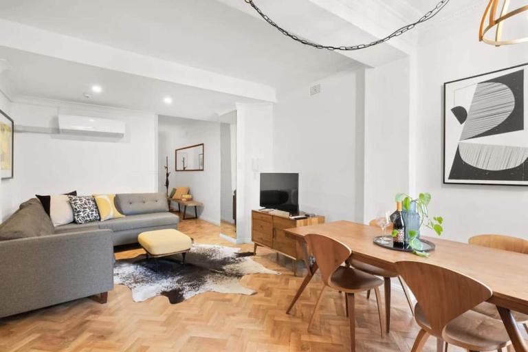 St James, Art Deco Dream - 2 Bedrooms w Aircon - B&B Sídney