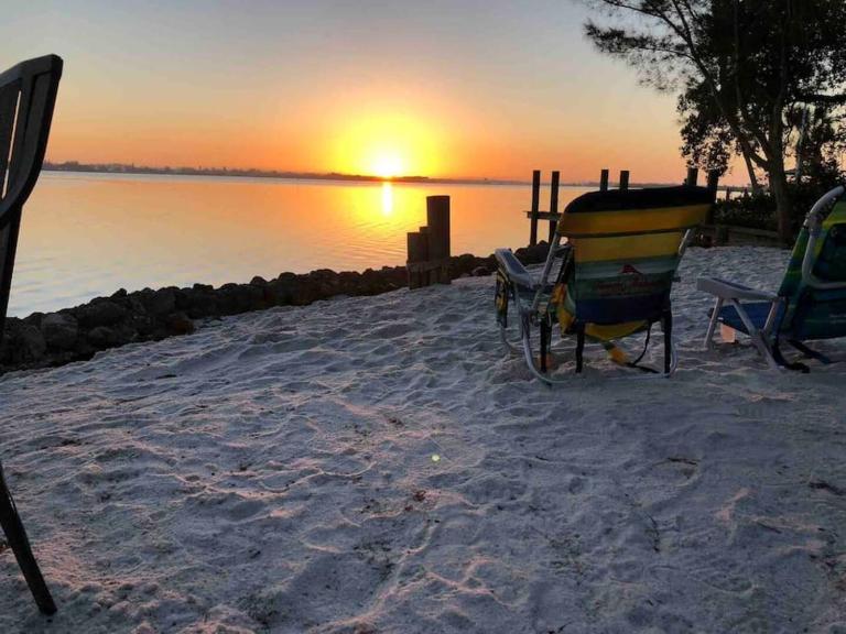 Great after Milton-Gorgeous Waterfront! io - B&B Englewood