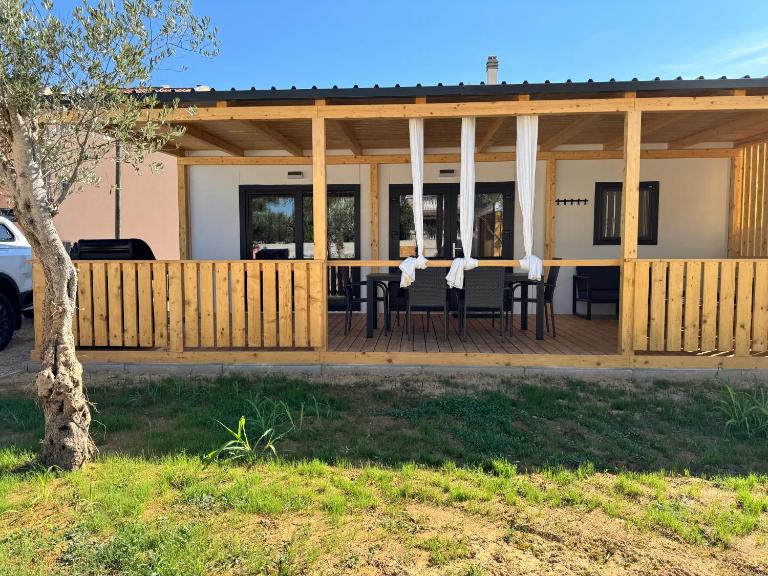 Holiday Home Ahil 1 - Chambres d'hôtes Pakoštane