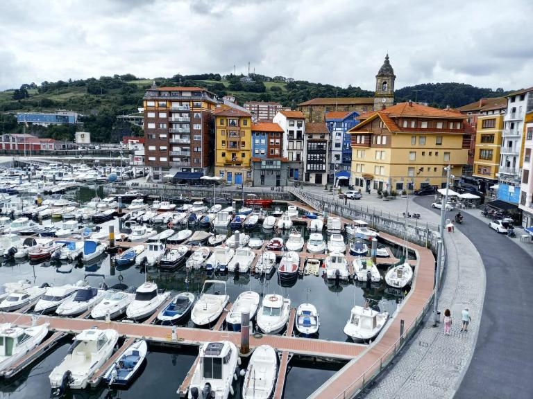 EL PUERTO de Bermeo - B&B Bermeo