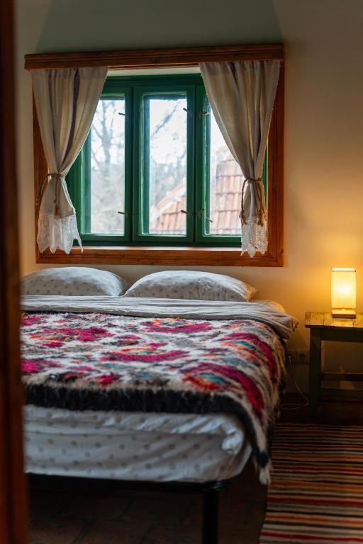 Casa Batrana - B&B Zece Hotare