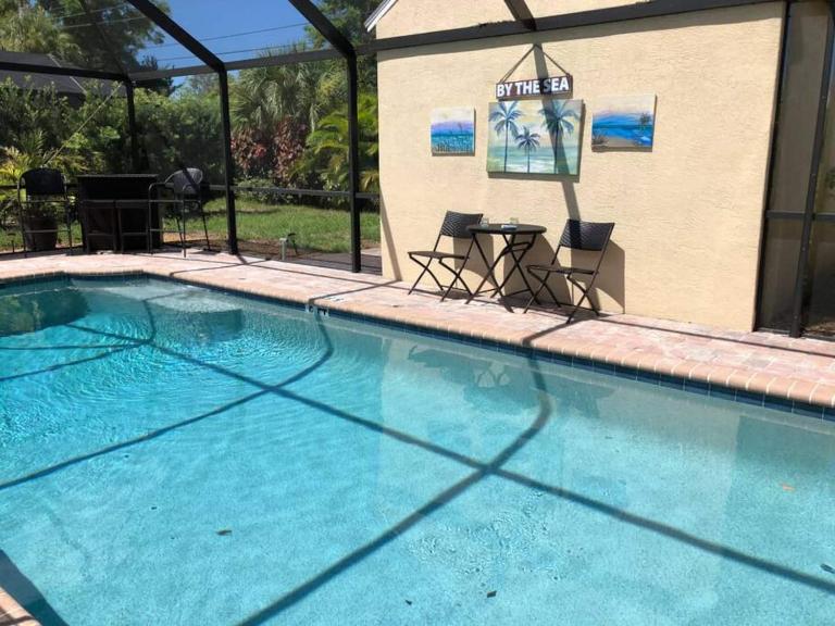 On Island! Private Pool Home-Walk to Great Beach! - Ferienwohnung Venice
