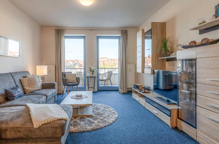 HafenLiebe mit Blick über den Warener Stadthafen - B&B Waren