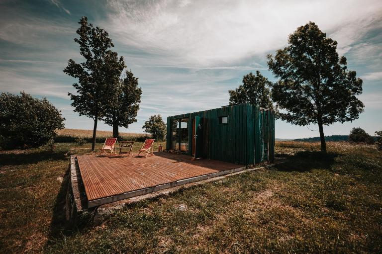 Tiny Glamp - Kontejner Louka - Chambres d'hôtes Rudná pod Pradědem