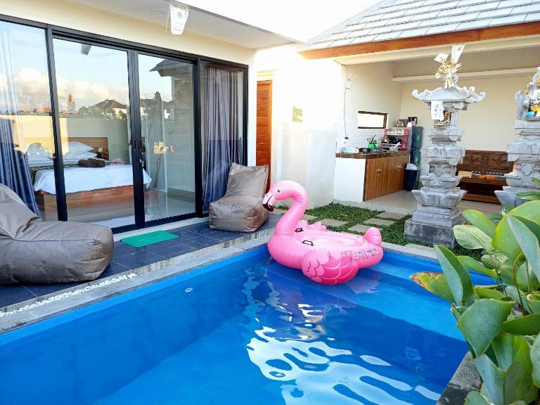 Angkasa Sunrise Villa - Bed and Breakfast Sebau