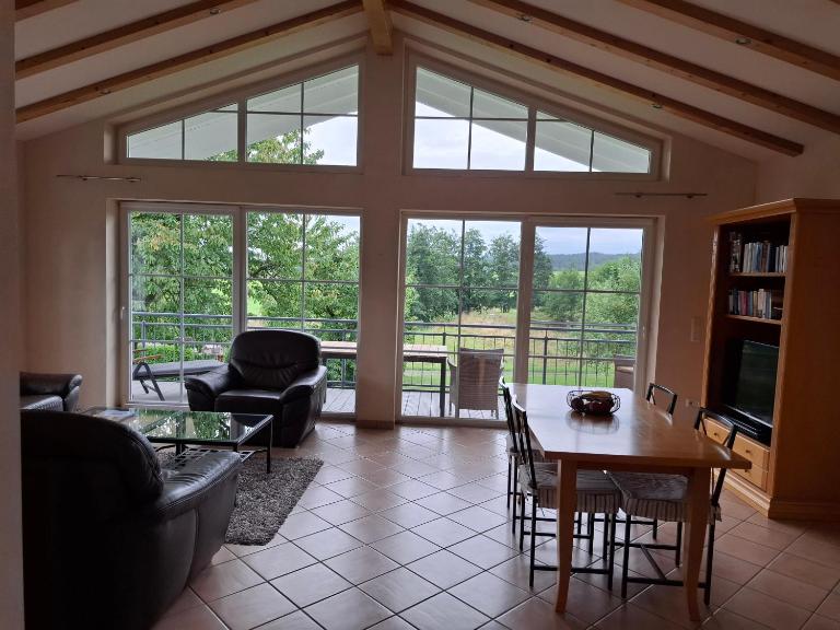 Ferienwohnung Wiesengrund - Ferienwohnung Frohnhausen