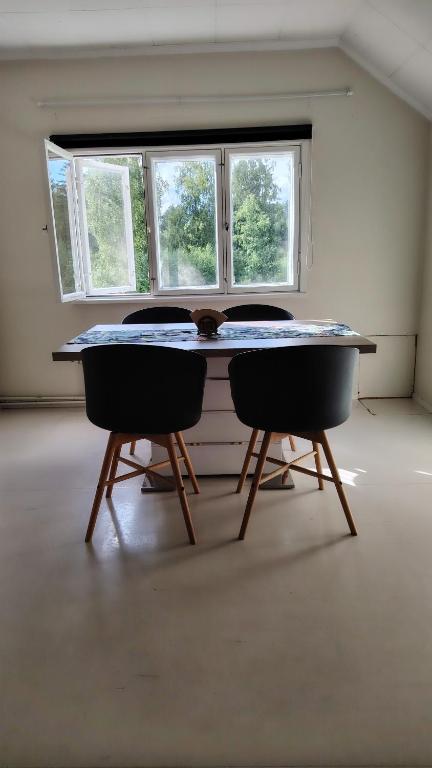Vanha hirsikoulun yläkerta - Chambres d'hôtes Kankaanpää