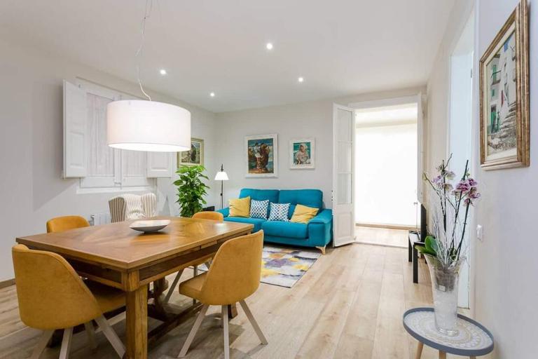 Lovely Designed House Connected To Center - B&B Cornellà de Llobregat