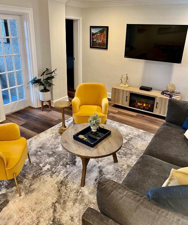 21G Rare 2BR 2BA Downtown Atlanta Hotel District - B&B Atlanta