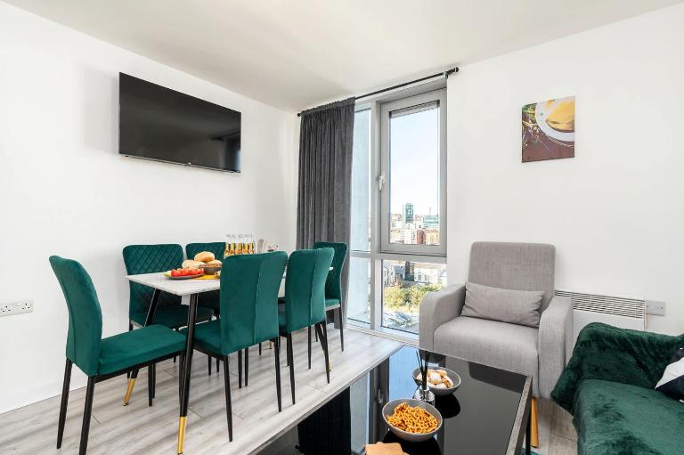 2 Bedroom 2 Bathroom Apartment with 5 Beds and Gated Parking near Sheffield United Stadium - Bed and Breakfast Sheffield