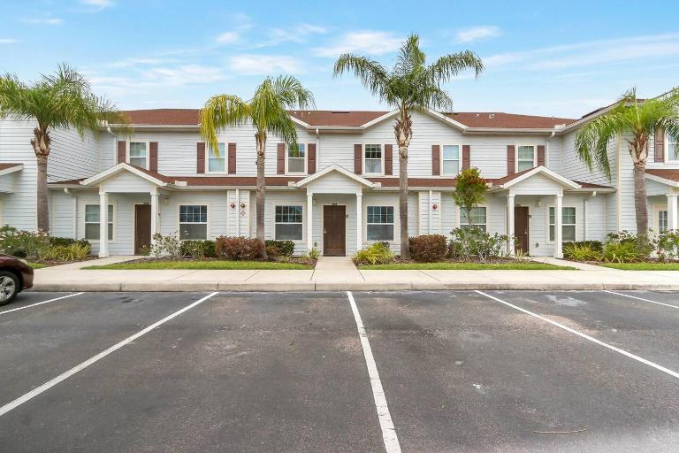 Amazing Townhouse in gated community 10' to Disney! - B&B Kissimmee
