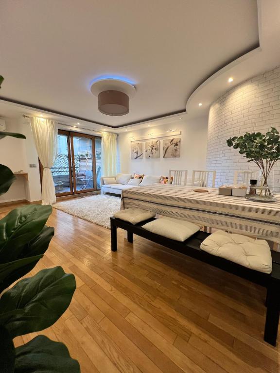 Spacious 2BR Balcony and AC - B&B Charenton-le-Pont