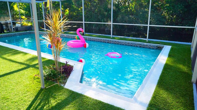 Hidden Miami Oasis Heated Pool and Games - B&B Golden Glades