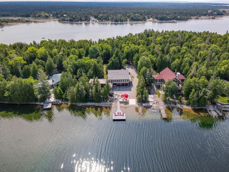 Waterfront w sauna, hot tub and boat slip - B&B Miller Lake